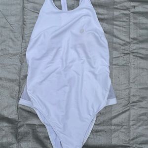 Women’s 1-piece bathing suit